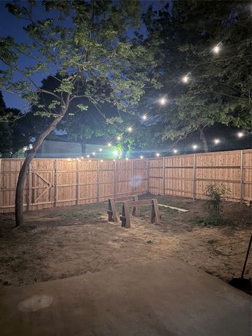 742 Oakwood Trail, Fort Worth, TX 76112