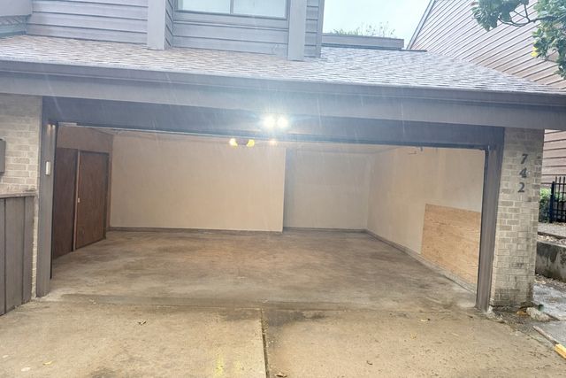 742 Oakwood Trail, Fort Worth, TX 76112