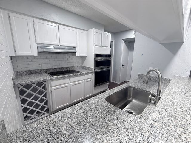 742 Oakwood Trail, Fort Worth, TX 76112