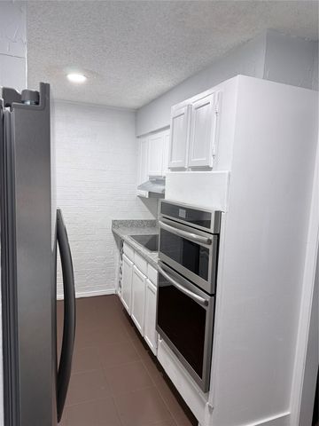 742 Oakwood Trail, Fort Worth, TX 76112