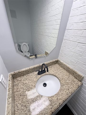 742 Oakwood Trail, Fort Worth, TX 76112