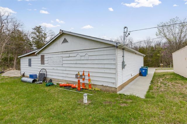 1130 Vineland School Road, De Soto, MO 63020