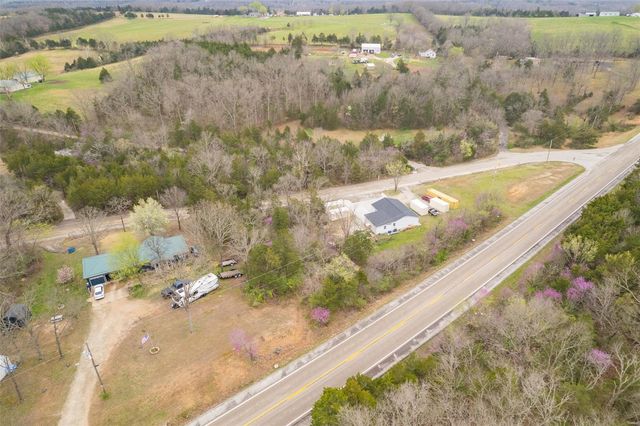 1130 Vineland School Road, De Soto, MO 63020