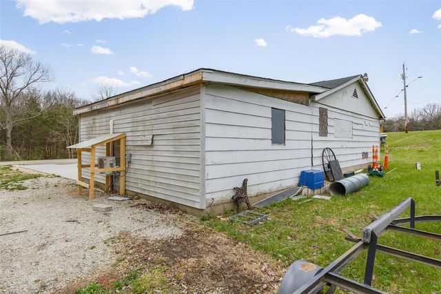 1130 Vineland School Road, De Soto, MO 63020