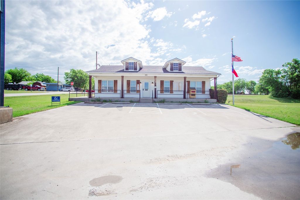 501 S Main Street, Rhome, TX 76078