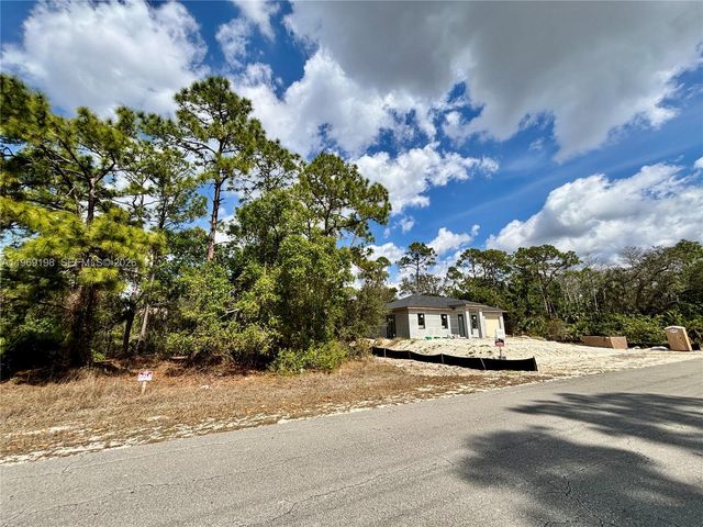 901 E 17th St, Lehigh Acres, FL 33972