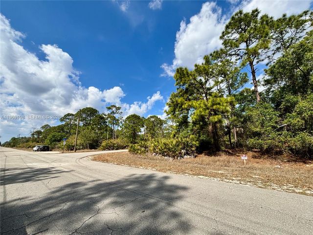 901 E 17th St, Lehigh Acres, FL 33972