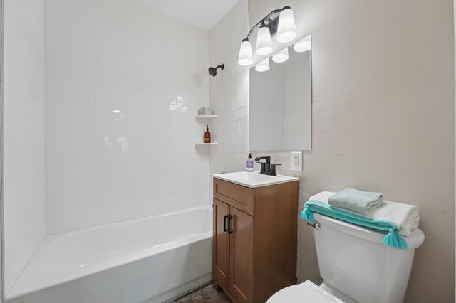 2811 Dupont Avenue N, Minneapolis, MN 55411