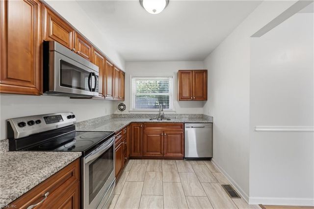 3733 Linnet LN, Portsmouth, VA 23703