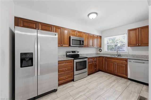 3733 Linnet LN, Portsmouth, VA 23703