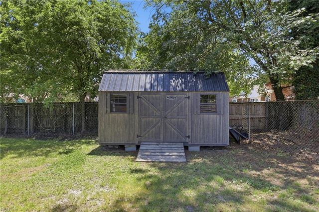 3733 Linnet LN, Portsmouth, VA 23703