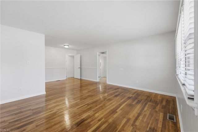3733 Linnet LN, Portsmouth, VA 23703