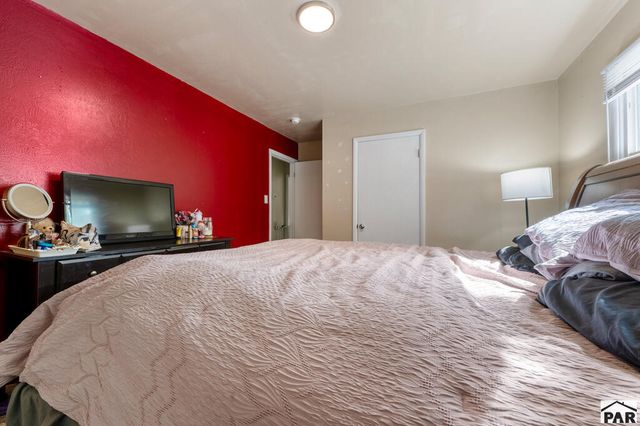 1213 Horseshoe Dr, Pueblo, CO 81001