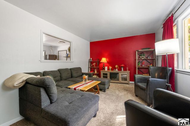 1213 Horseshoe Dr, Pueblo, CO 81001