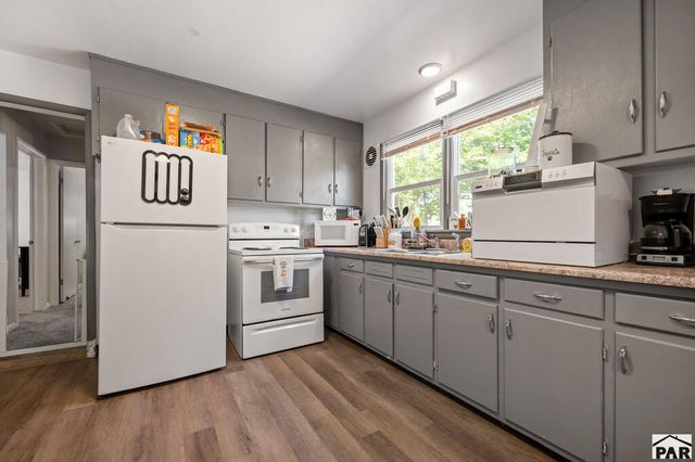 1213 Horseshoe Dr, Pueblo, CO 81001