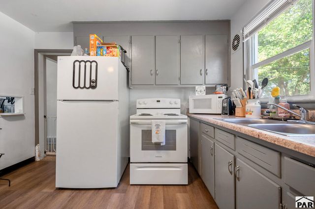 1213 Horseshoe Dr, Pueblo, CO 81001