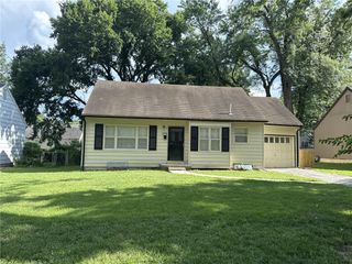 5211 W 50th Terrace, Roeland Park, KS 66205