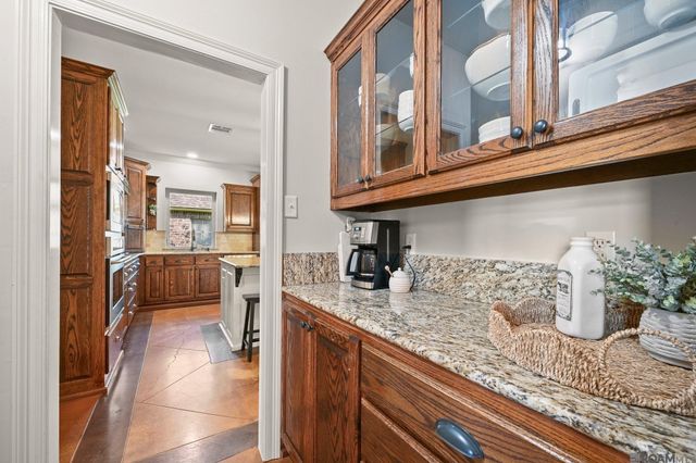 18236 Lake Harbor Ln, Prairieville, LA 70769