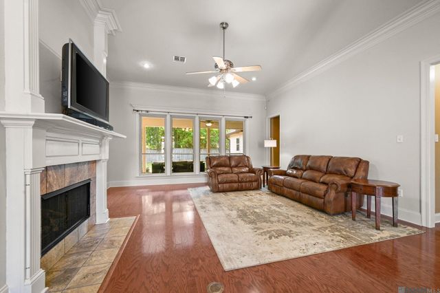 18236 Lake Harbor Ln, Prairieville, LA 70769