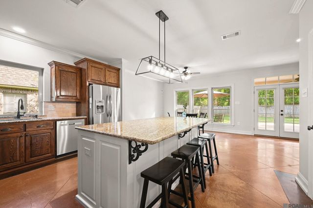 18236 Lake Harbor Ln, Prairieville, LA 70769