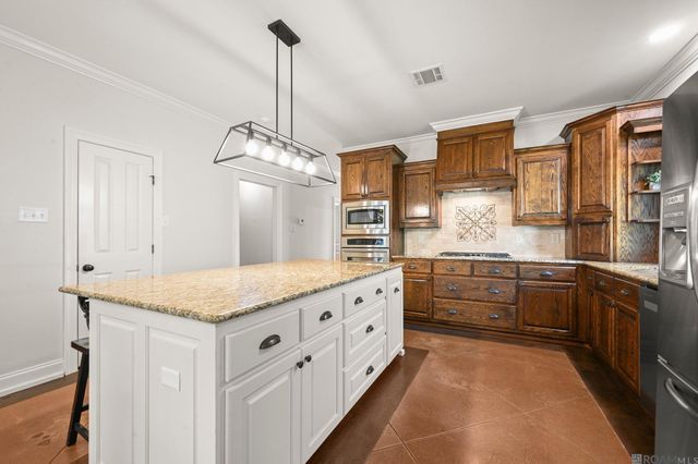 18236 Lake Harbor Ln, Prairieville, LA 70769