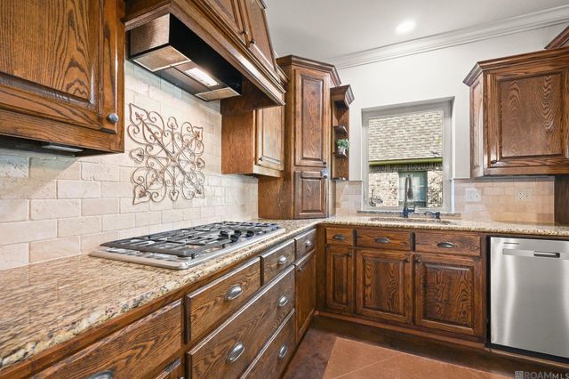 18236 Lake Harbor Ln, Prairieville, LA 70769