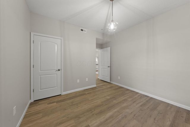 5901 Blackbird Way, Lewis Center, OH 43035