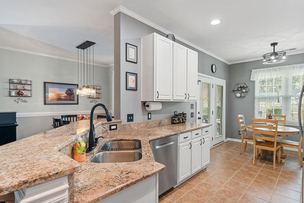 Image 3 of property listing at 9761 Stockport Circle, Summerville, SC 29485