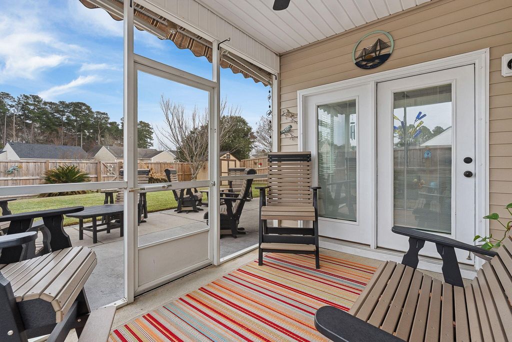 Image 4 of property listing at 9761 Stockport Circle, Summerville, SC 29485