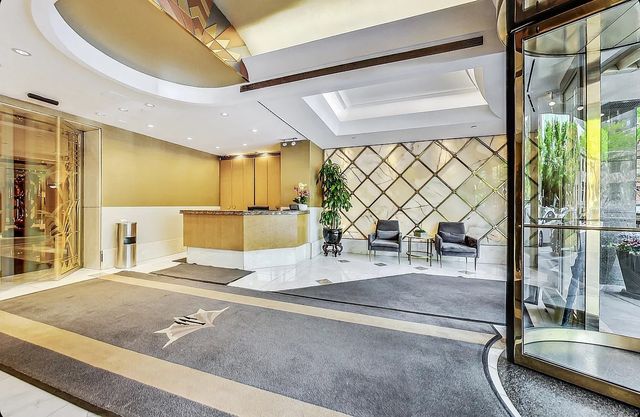 111 E Chestnut Street 24G, Chicago, IL 60611