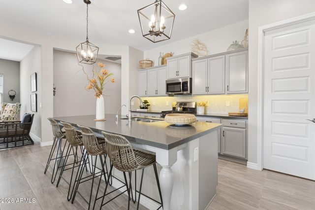 3221 E LOS GATOS Drive, Phoenix, AZ 85050