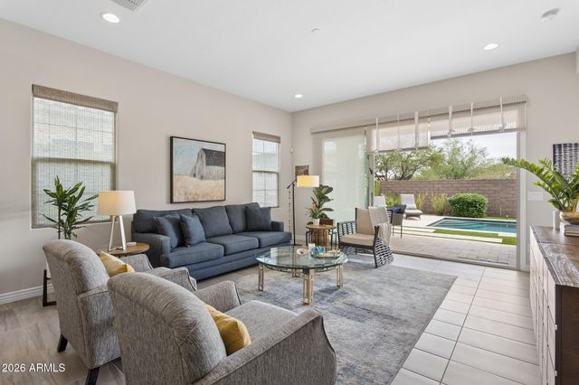 3221 E LOS GATOS Drive, Phoenix, AZ 85050