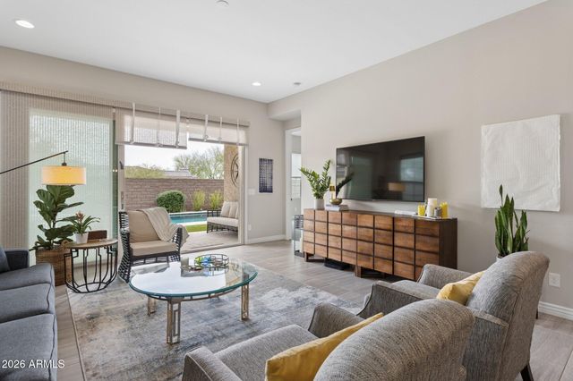 3221 E LOS GATOS Drive, Phoenix, AZ 85050