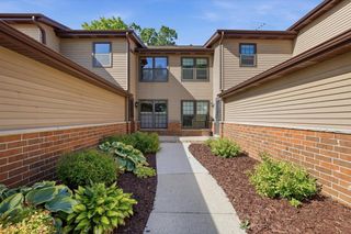 8116 S Forest Hills CIRCLE #8116, Franklin, WI 53132