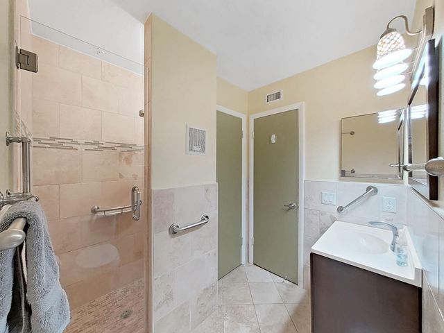 2226 SWITZERLAND WAY 4, Clearwater, FL 33763