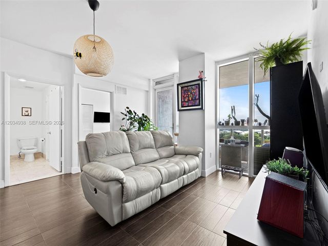 244 Biscayne Blvd 701, Miami, FL 33132