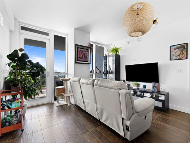244 Biscayne Blvd 701, Miami, FL 33132