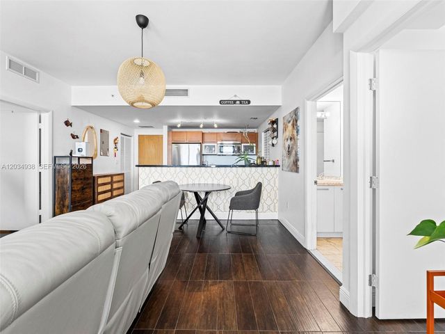 244 Biscayne Blvd 701, Miami, FL 33132