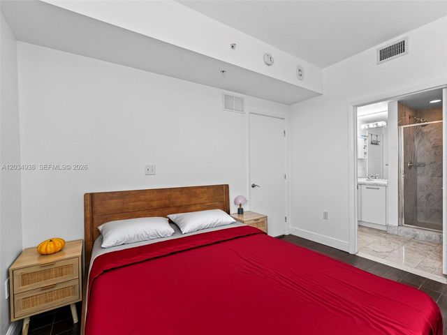 244 Biscayne Blvd 701, Miami, FL 33132