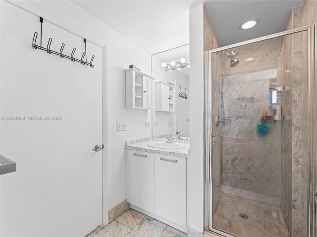 244 Biscayne Blvd 701, Miami, FL 33132