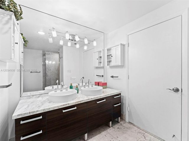 244 Biscayne Blvd 701, Miami, FL 33132