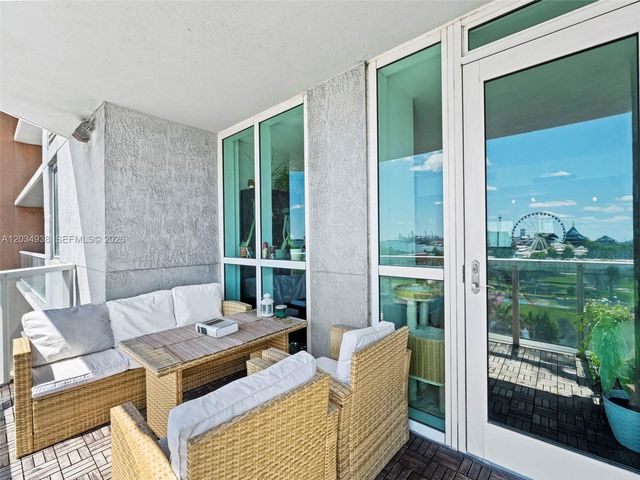 244 Biscayne Blvd 701, Miami, FL 33132