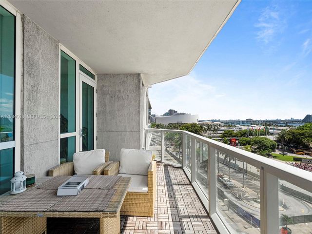 244 Biscayne Blvd 701, Miami, FL 33132