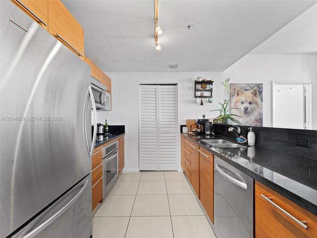244 Biscayne Blvd 701, Miami, FL 33132