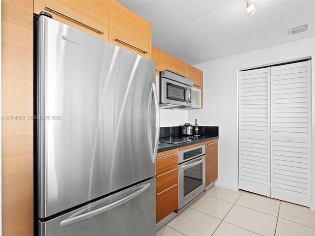 244 Biscayne Blvd 701, Miami, FL 33132