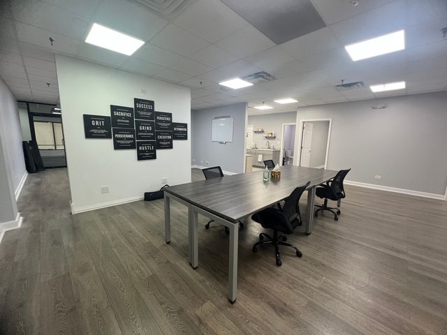 7903 W 159th Street 7903, Tinley Park, IL 60477