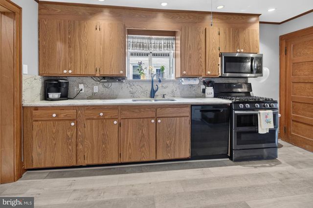 8 PENNROAD AVE, Ewing, NJ 08638