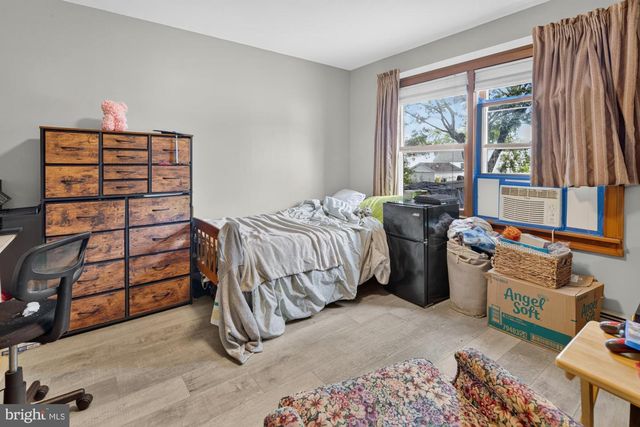 8 PENNROAD AVE, Ewing, NJ 08638