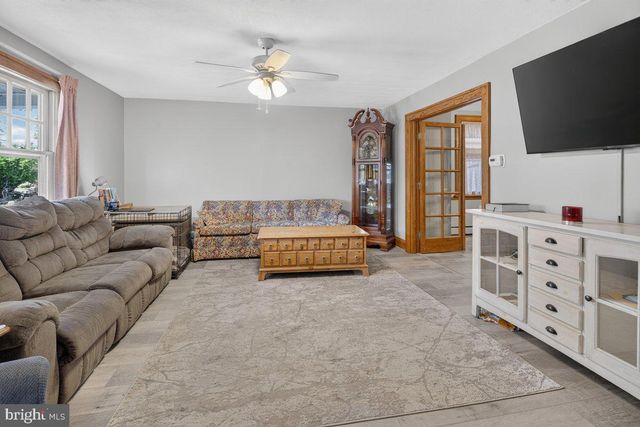 8 PENNROAD AVE, Ewing, NJ 08638