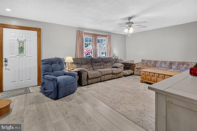 8 PENNROAD AVE, Ewing, NJ 08638